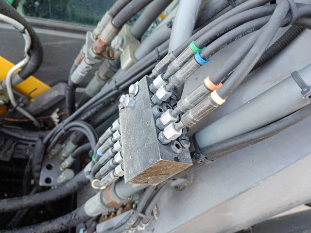 928435-77 Crawler excavator Volvo EC140BLC -2007