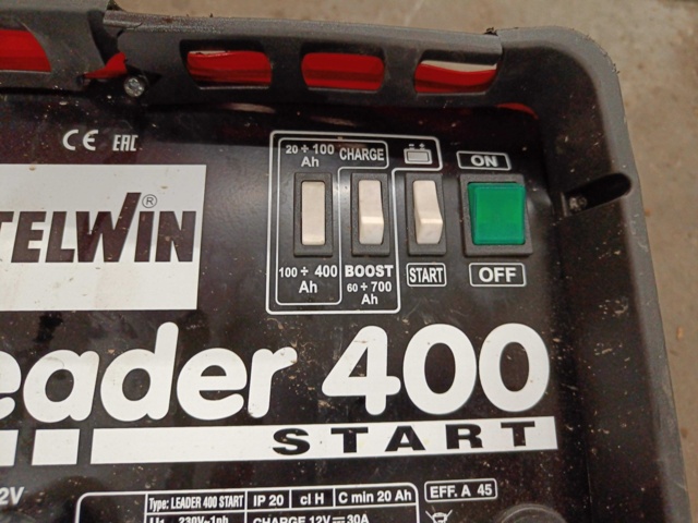 928449-3 Battery charger 12 / 24 - Volt