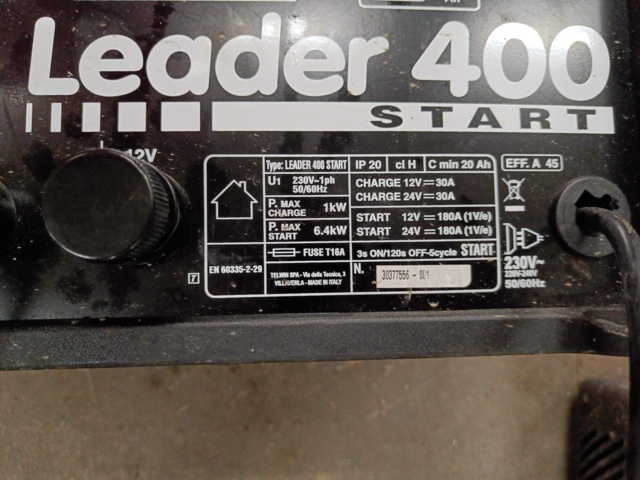 928449-6 Battery charger 12 / 24 - Volt