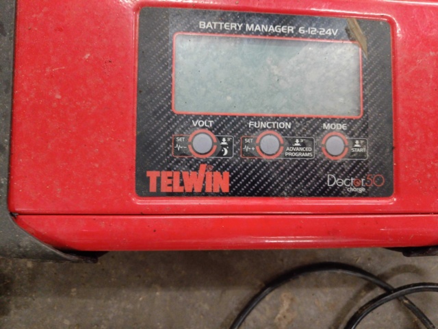 928449-9 Battery charger 12 / 24 - Volt
