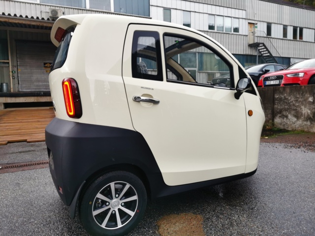 951129-5 Moped car Aima A380