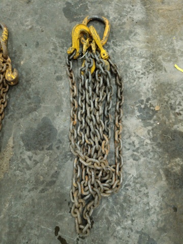 928507-2 Two lifting chains