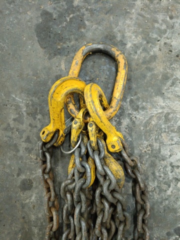 928507-3 Two lifting chains