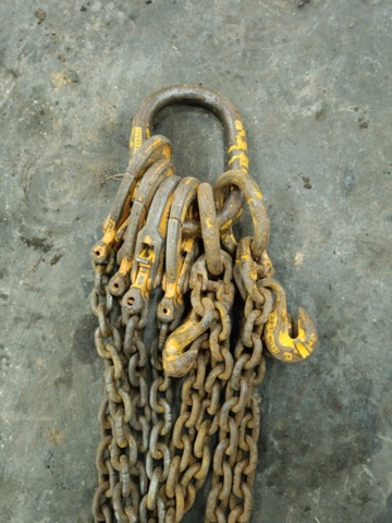 928507-4 Two lifting chains