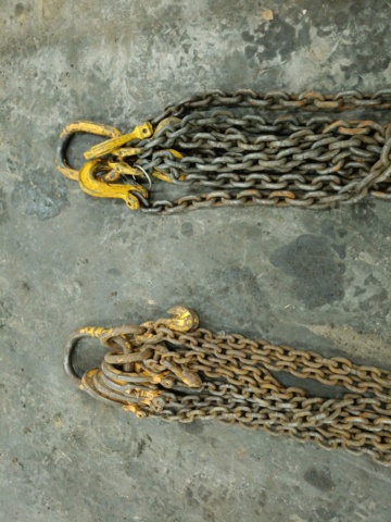 928507-6 Two lifting chains