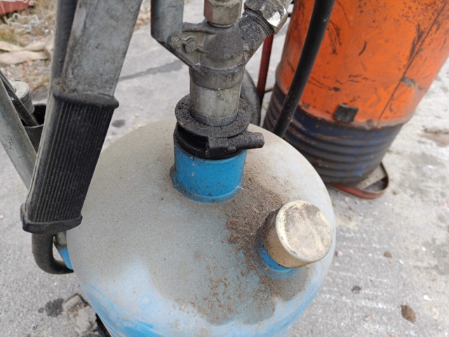 928543-6 Compressed air driven grease gun