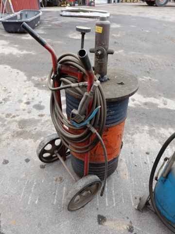 928543-9 Compressed air driven grease gun