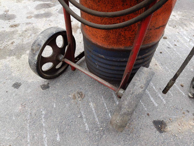 928543-10 Compressed air driven grease gun