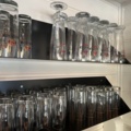 868765-3 Party with drinking glasses / Shelves