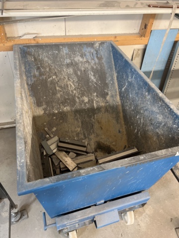 946027-4 Tipper container, AJ Products