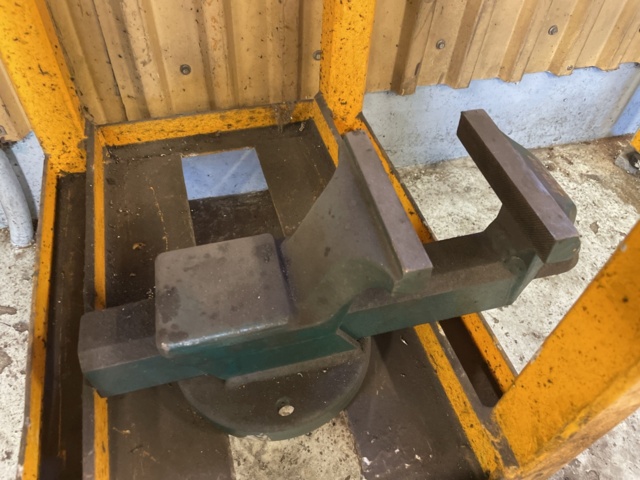 768339-5 Steel unloading table with accessories