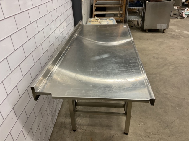 887144-3 New stainless steel dispensing bench with compartment for dish trays