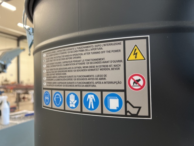 946076-5 Metal chip extraction