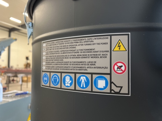 946076-6 Metal chip extraction