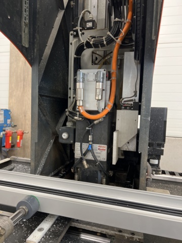 946080-10 CNC Mill Elumatic SBZ 122