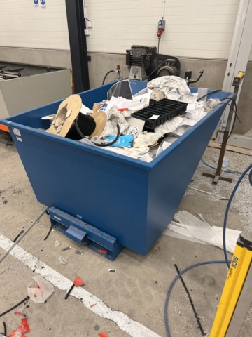 946084-3 Dump container, 900L