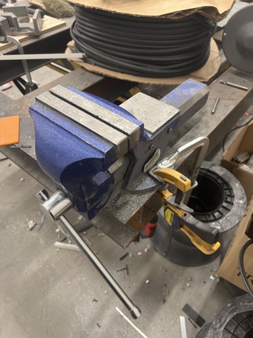 946094-4 Scissor lift table with bench grinder and vise