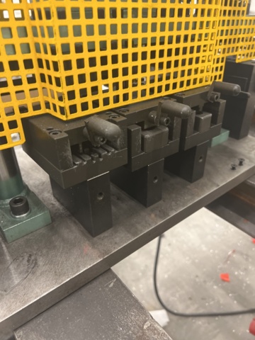 946095-2 Press tool Shoham