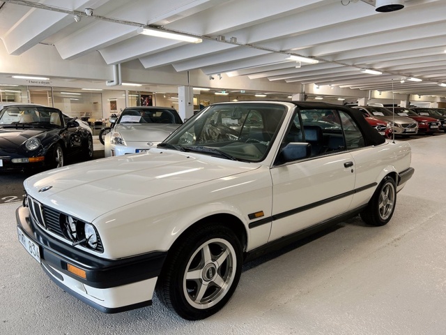 951909-2 BMW 318i Cabriolet - 1992