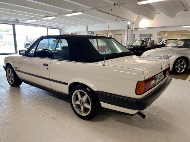 951909-3 BMW 318i Cabriolet - 1992
