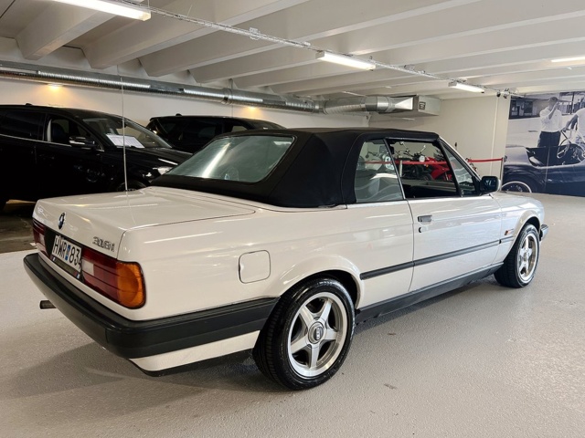 951909-4 BMW 318i Cabriolet - 1992