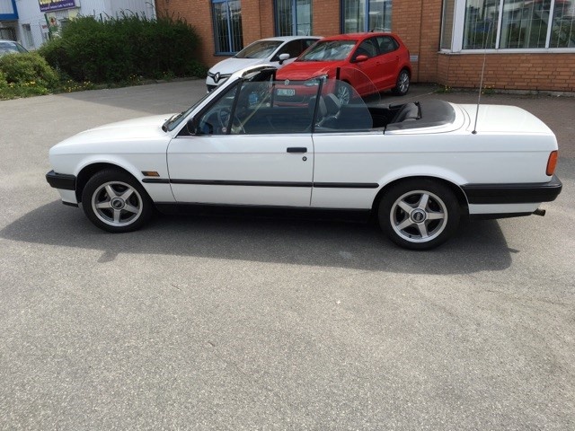 951909-6 BMW 318i Cabriolet - 1992