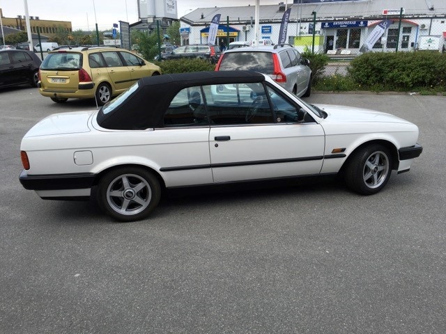 951909-9 BMW 318i Cabriolet - 1992
