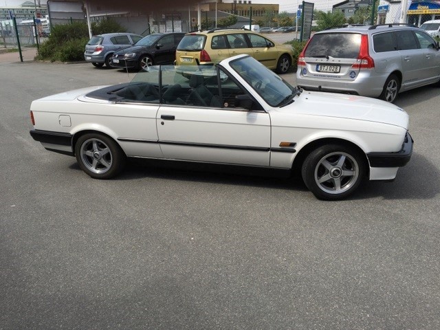 951909-10 BMW 318i Cabriolet - 1992