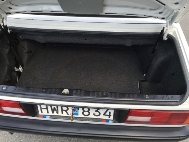 951909-19 BMW 318i Cabriolet - 1992