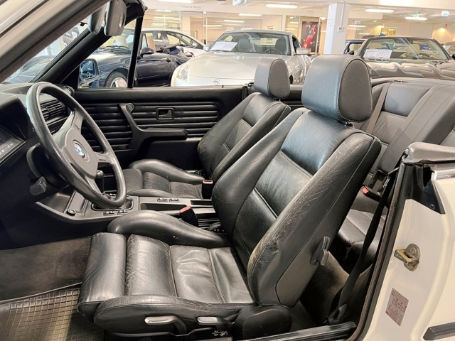 951909-21 BMW 318i Cabriolet - 1992