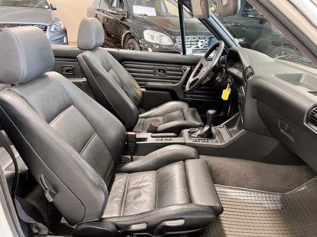 951909-22 BMW 318i Cabriolet - 1992