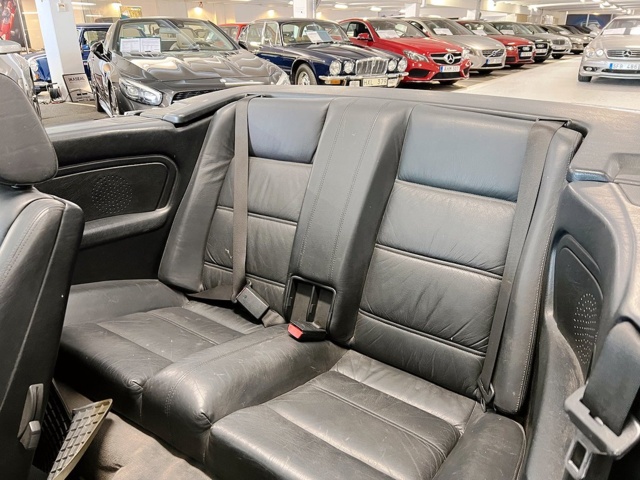 951909-23 BMW 318i Cabriolet - 1992