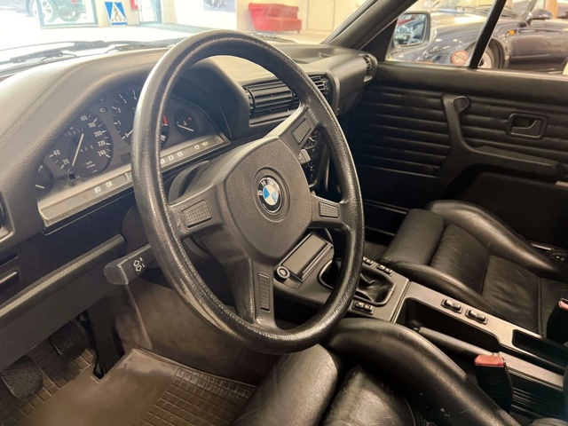 951909-24 BMW 318i Cabriolet - 1992