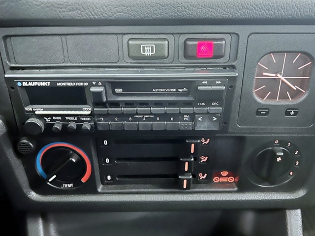 951909-26 BMW 318i Cabriolet - 1992