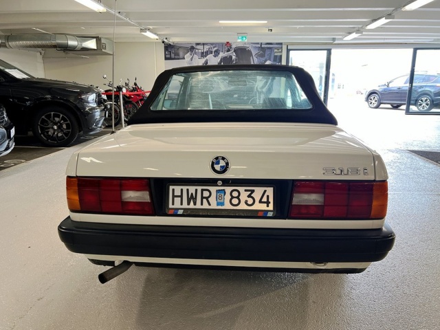 951909-28 BMW 318i Cabriolet - 1992