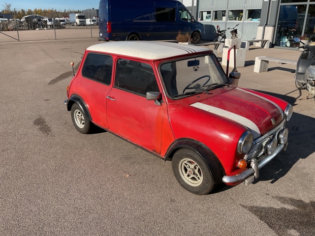 887161-2 BMC MINI 1000 SALOON
