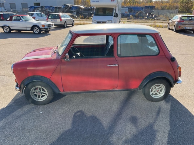 887161-4 BMC MINI 1000 SALOON