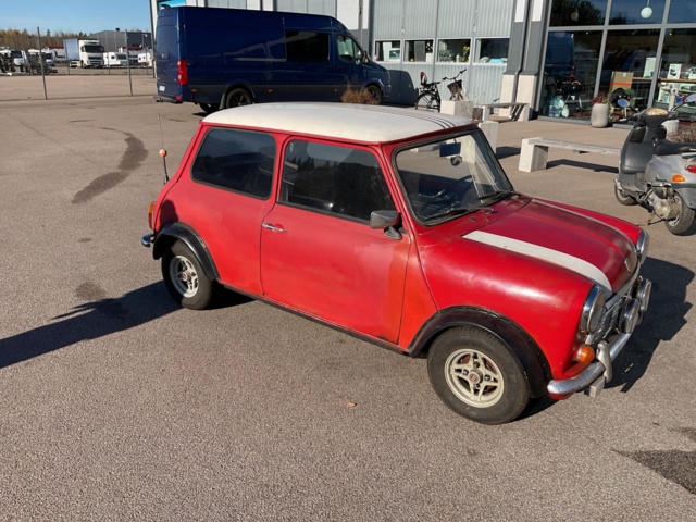 887161-12 BMC MINI 1000 SALOON