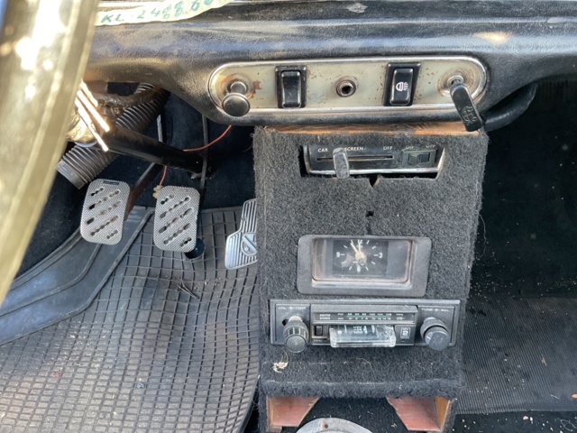 887161-18 BMC MINI 1000 SALOON
