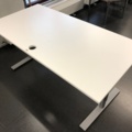 951728-1 Kinnarps työpöytä korkeussäädöllä (ei sähkö)