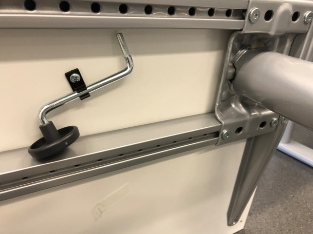 951728-4 Kinnarps työpöytä korkeussäädöllä (ei sähkö)