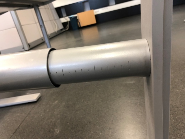 951728-6 Kinnarps työpöytä korkeussäädöllä (ei sähkö)