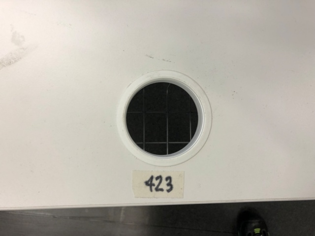 951728-8 Kinnarps työpöytä korkeussäädöllä (ei sähkö)