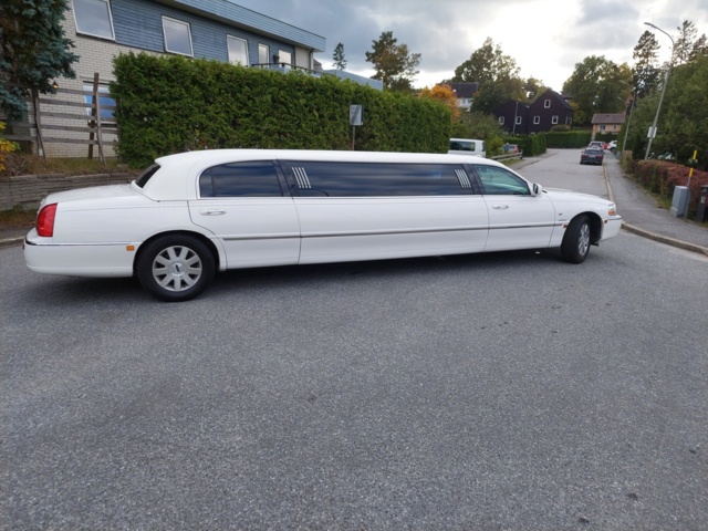 952147-7 Limousine Lincoln Town Car Stretch 4.6 V8 2V SOHC - 2004