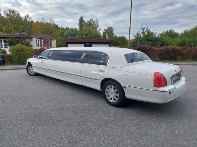 952147-11 Limousine Lincoln Town Car Stretch 4.6 V8 2V SOHC - 2004