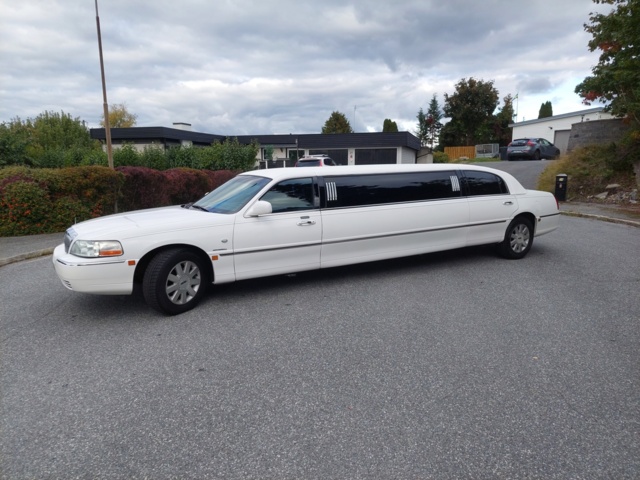 952147-16 Limousine Lincoln Town Car Stretch 4.6 V8 2V SOHC - 2004