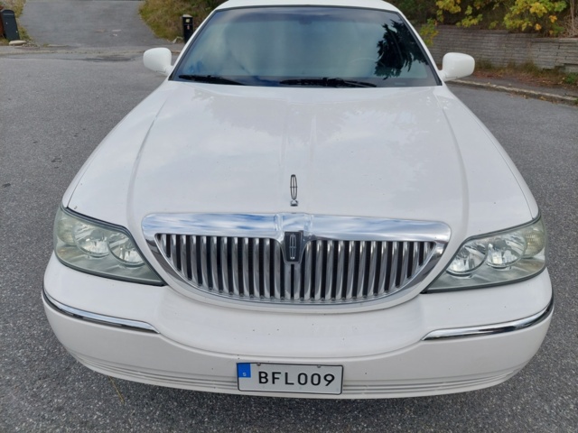 952147-18 Limousine Lincoln Town Car Stretch 4.6 V8 2V SOHC - 2004