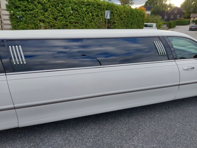 952147-21 Limousine Lincoln Town Car Stretch 4.6 V8 2V SOHC - 2004