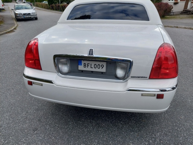 952147-23 Limousine Lincoln Town Car Stretch 4.6 V8 2V SOHC - 2004