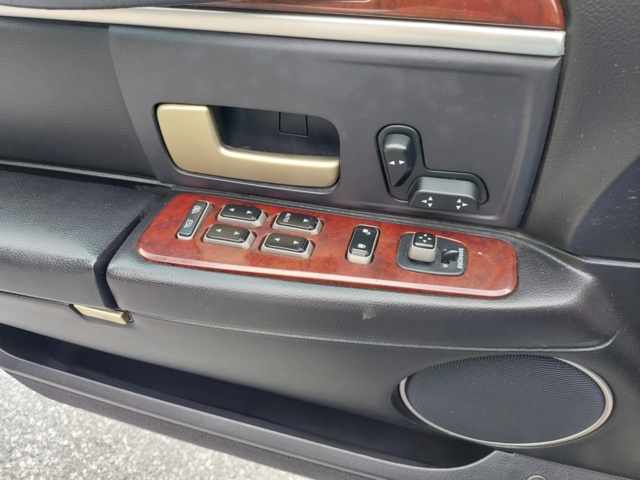 952147-36 Limousine Lincoln Town Car Stretch 4.6 V8 2V SOHC - 2004